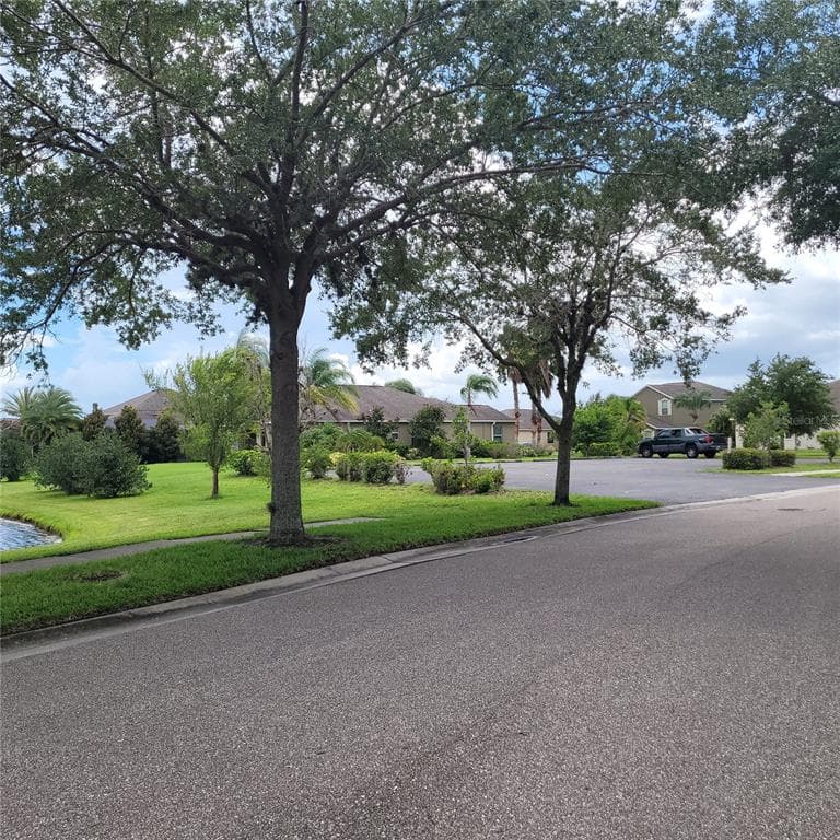 2402 CUMBERLAND CLIFF DRIVE RUSKIN, FL 33570