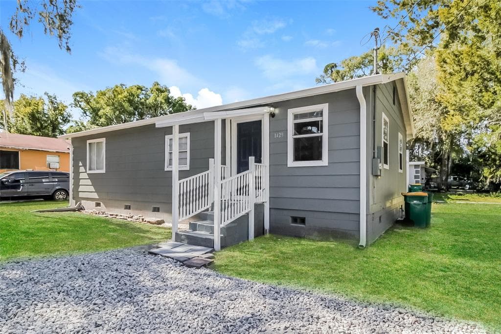 1429 N SIMPSON STREET MOUNT DORA, FL 32757