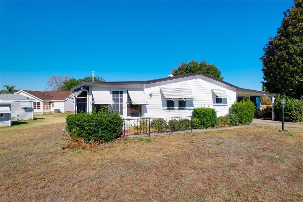 1449 W SCHWARTZ BLVD LADY LAKE, FL 32159