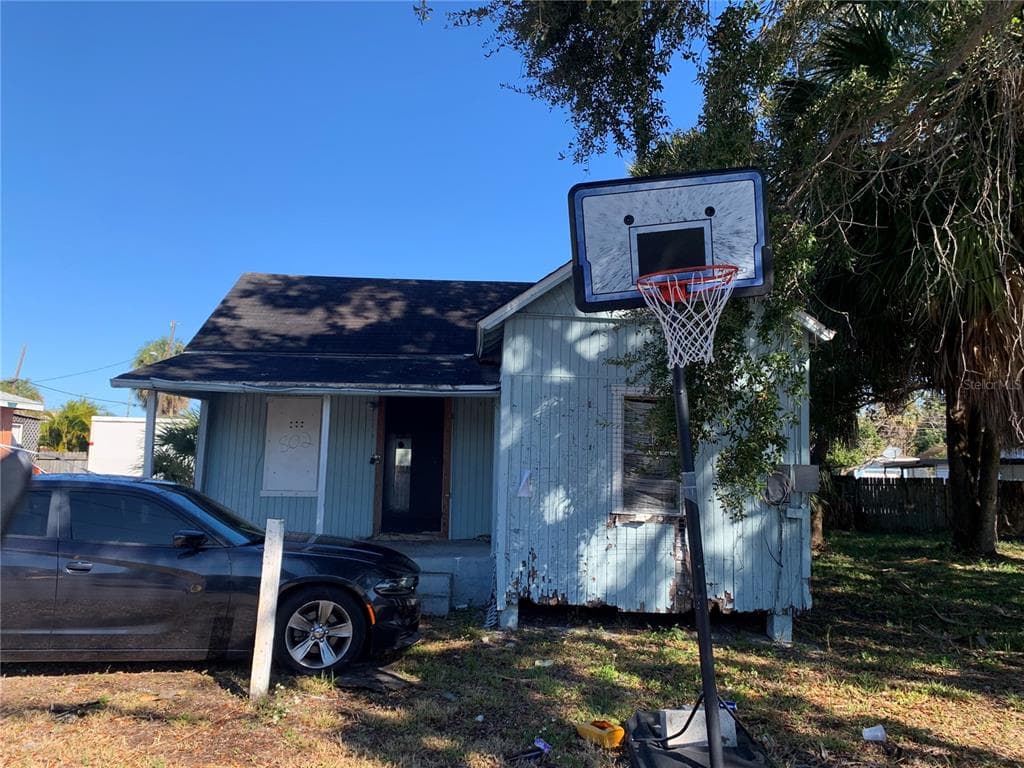 802 JURGENS STREET