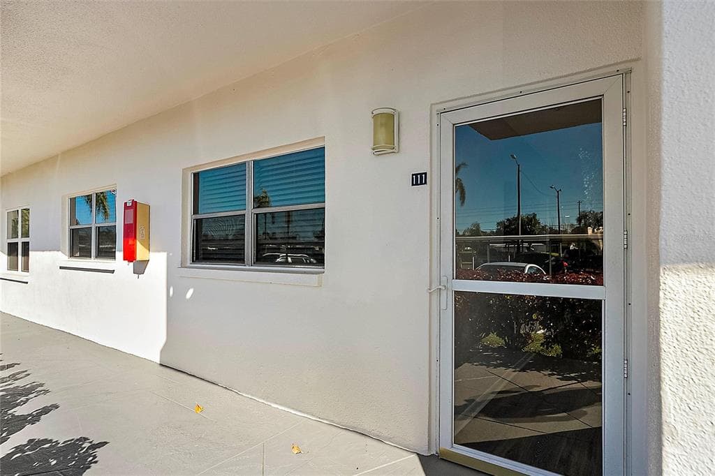 5501 80TH STREET N UNIT 111 ST PETERSBURG, FL 33709