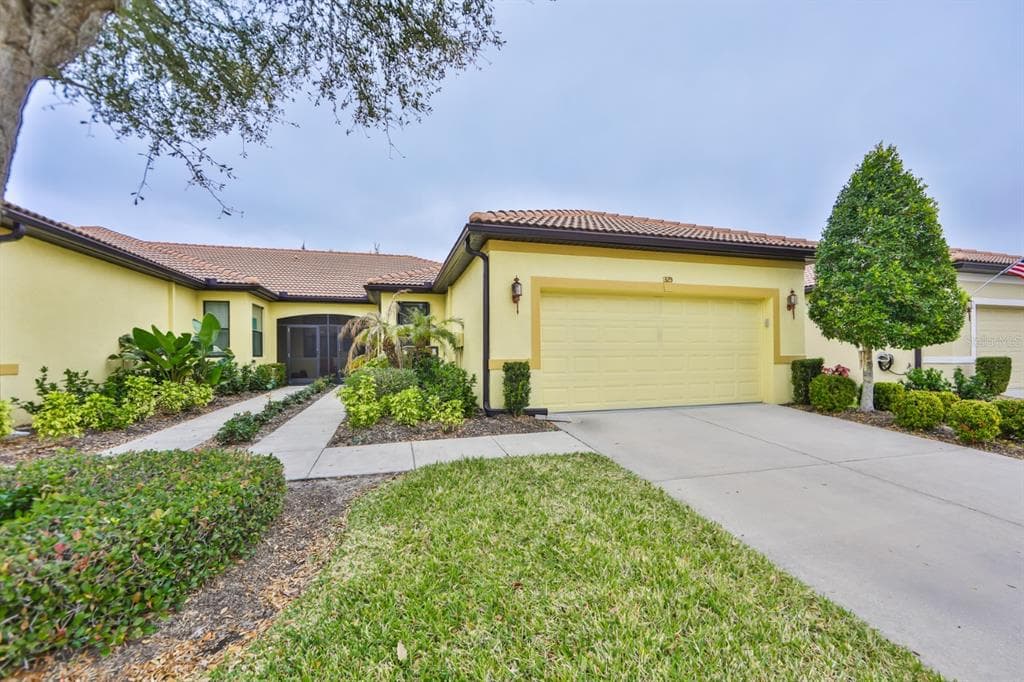 325 BLUEWATER FALLS COURT APOLLO BEACH, FL 33572