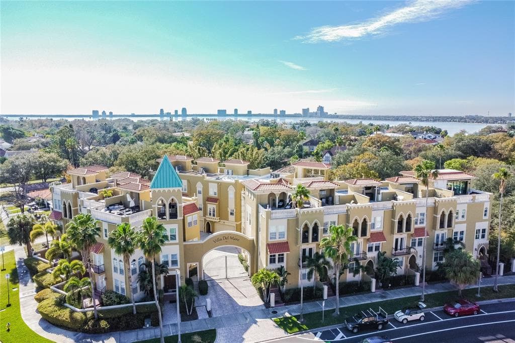 114 E DAVIS BOULEVARD UNIT 9 TAMPA, FL 33606