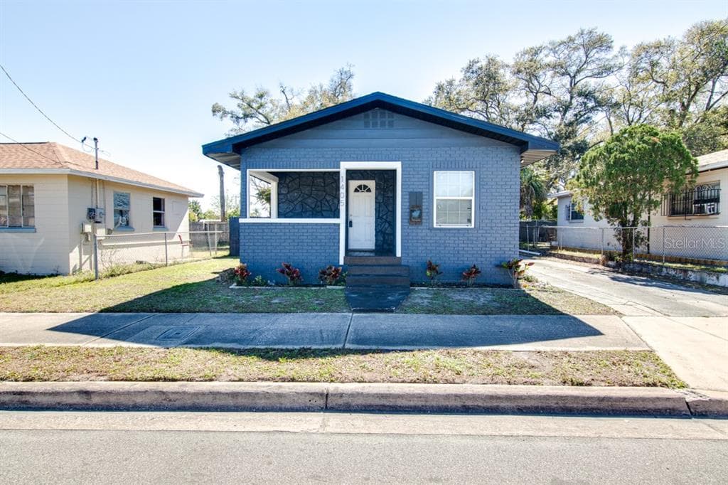 1405 E LAKE AVENUE TAMPA, FL 33605