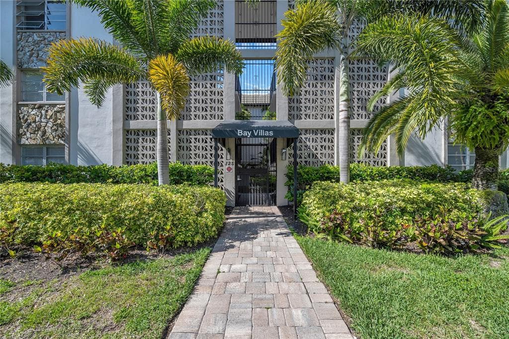 125 5TH AVENUE NE UNIT 210 ST PETERSBURG, FL 33701