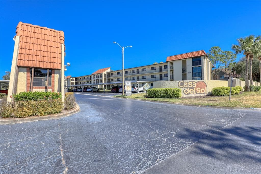 3077 CASA DEL SOL CIRCLE UNIT 204 CLEARWATER, FL 33761