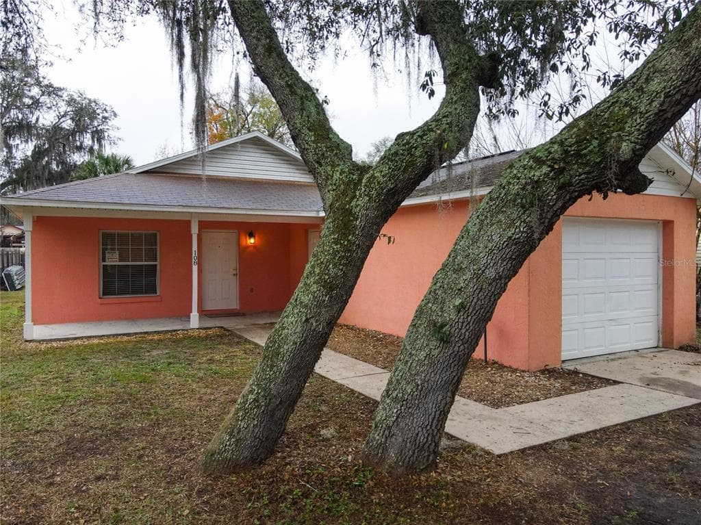 108 N CHESTER STREET LEESBURG, FL 34748