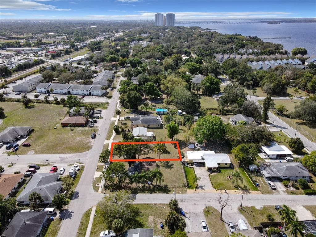 3679 SEMINOLE AVENUE FORT MYERS, FL 33916