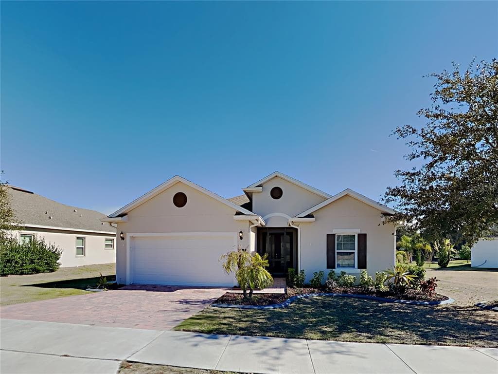 704 CALABRIA WAY HOWEY IN THE HILLS, FL 34737