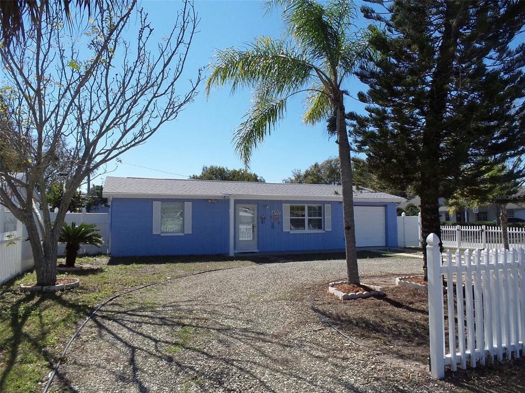 4700 DARLINGTON ROAD HOLIDAY, FL 34690