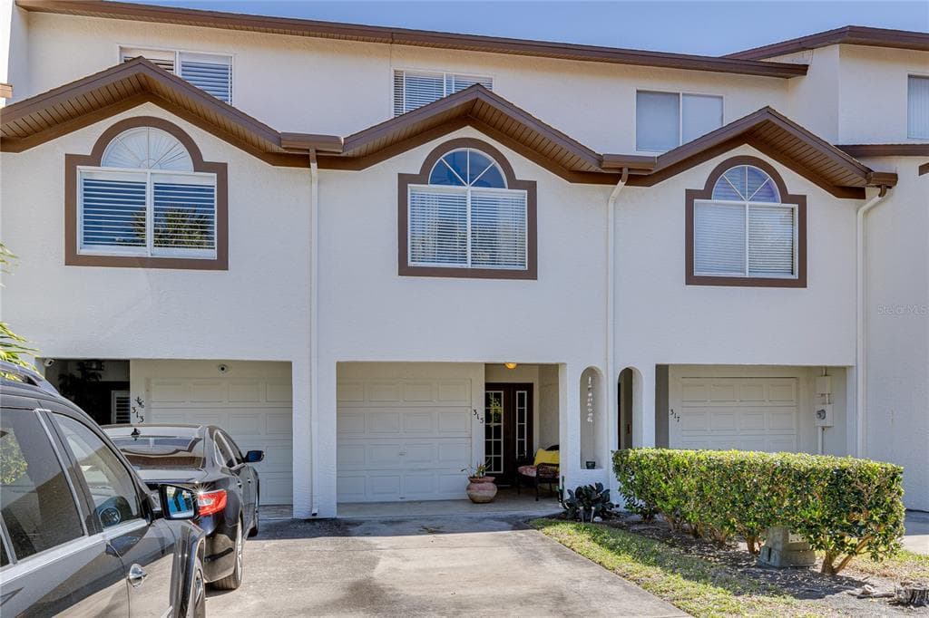 315 MADEIRA CIRCLE TIERRA VERDE, FL 33715