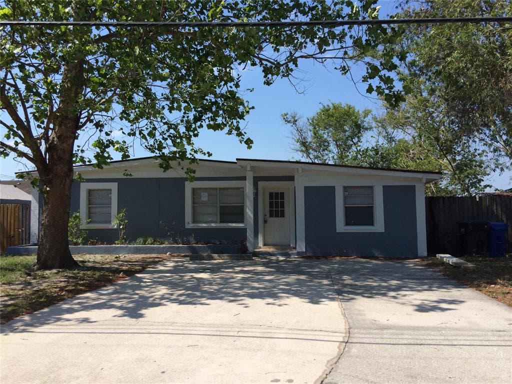 7712 CORAL VINE LANE TAMPA, FL 33619