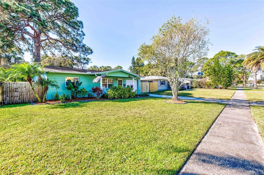 320 83RD AVENUE NE ST PETERSBURG, FL 33702