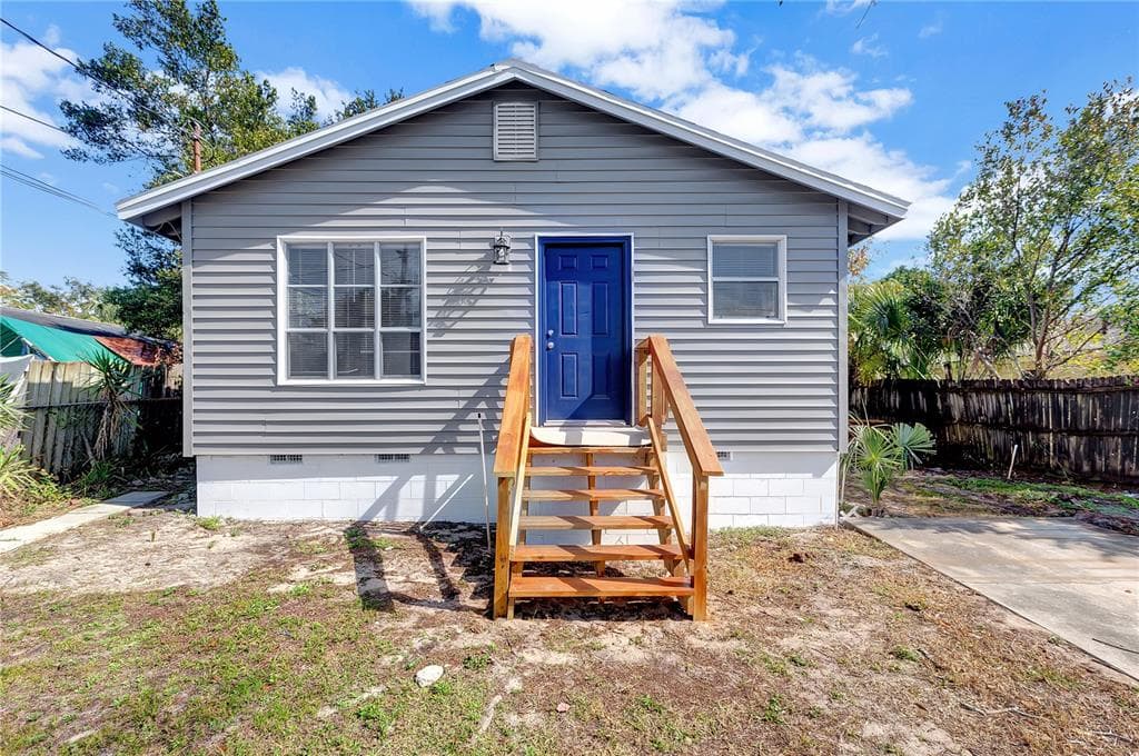 425 S DISSTON AVENUE TARPON SPRINGS, FL 34689