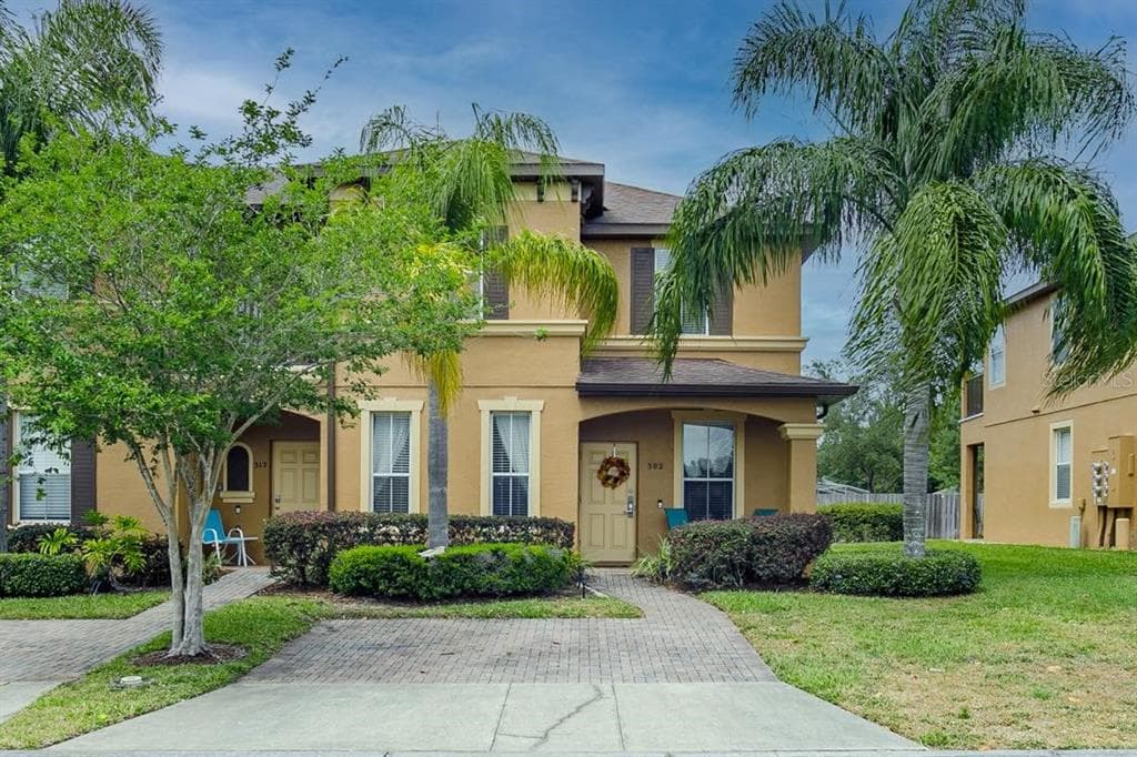 302 CALABRIA AVENUE DAVENPORT, FL 33837