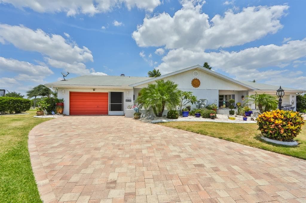 203 CACTUSFLOWER LANE SUN CITY CENTER, FL 33573