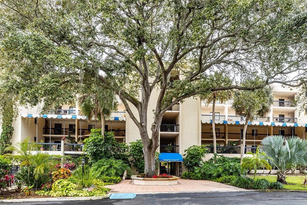 301 TARPON POINT UNIT 301 TARPON SPRINGS, FL 34689