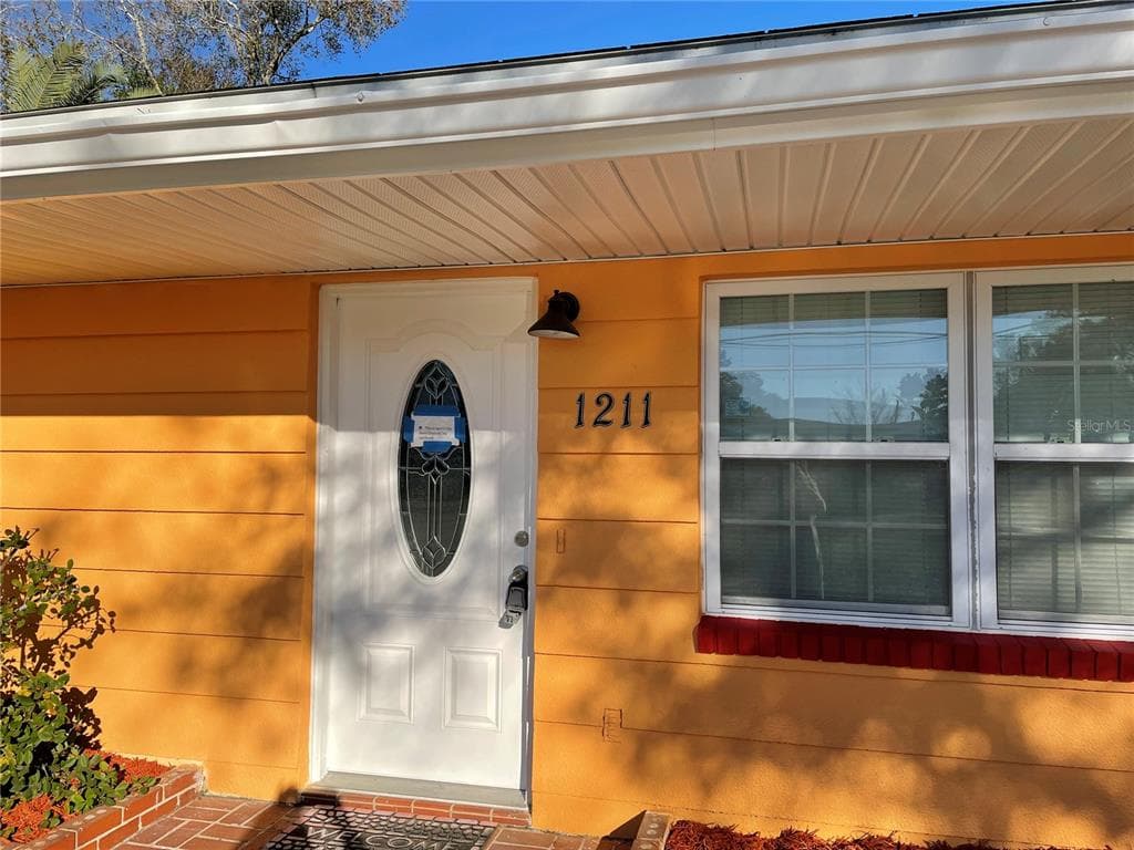 1211 S LAKE DRIVE CLEARWATER, FL 33756