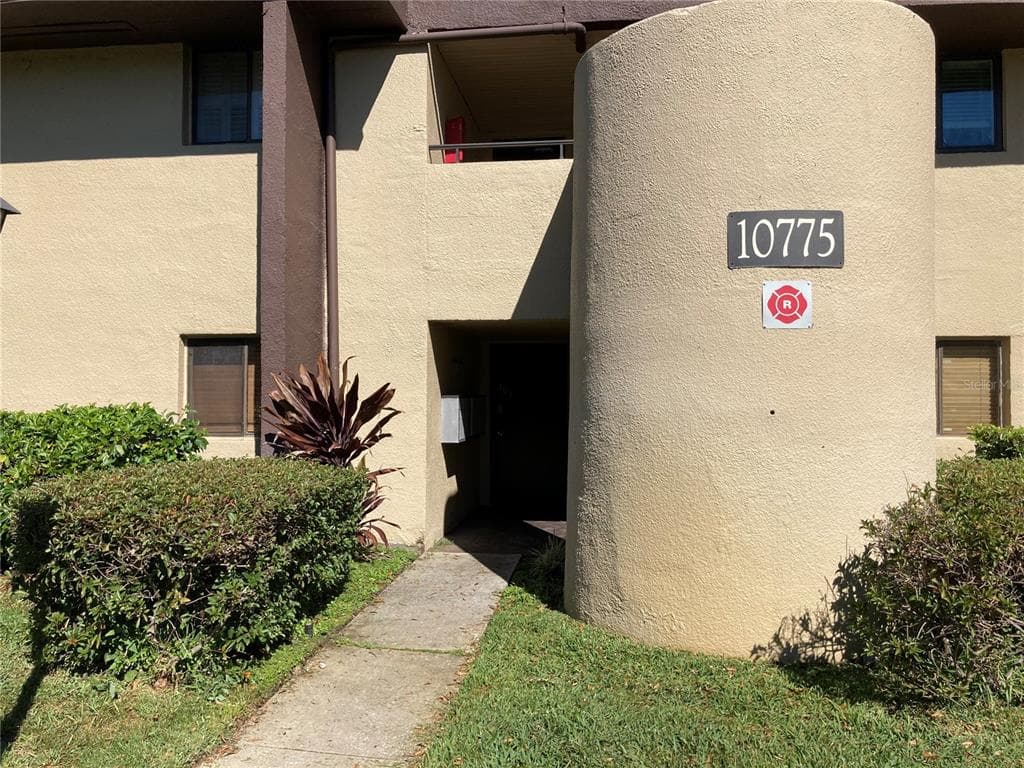 10775 VILLAGE CLUB CIRCLE N UNIT 103 ST PETERSBURG, FL 33716