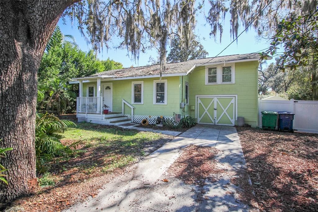 1426 W HUMPHREY STREET TAMPA, FL 33604