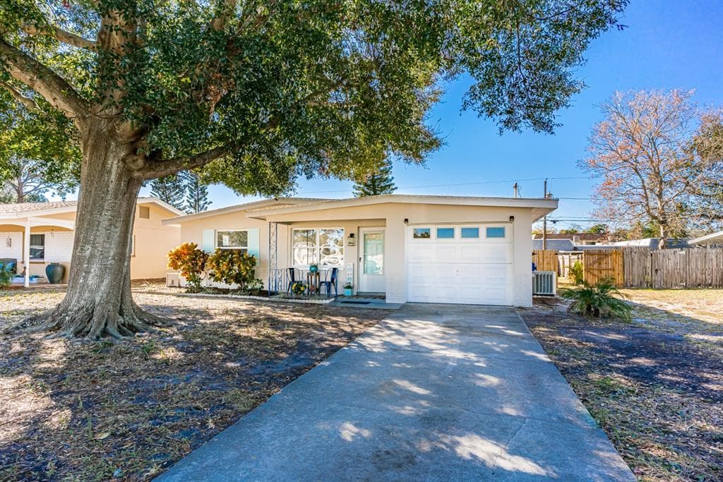 290 WERTZ DRIVE LARGO, FL 33771