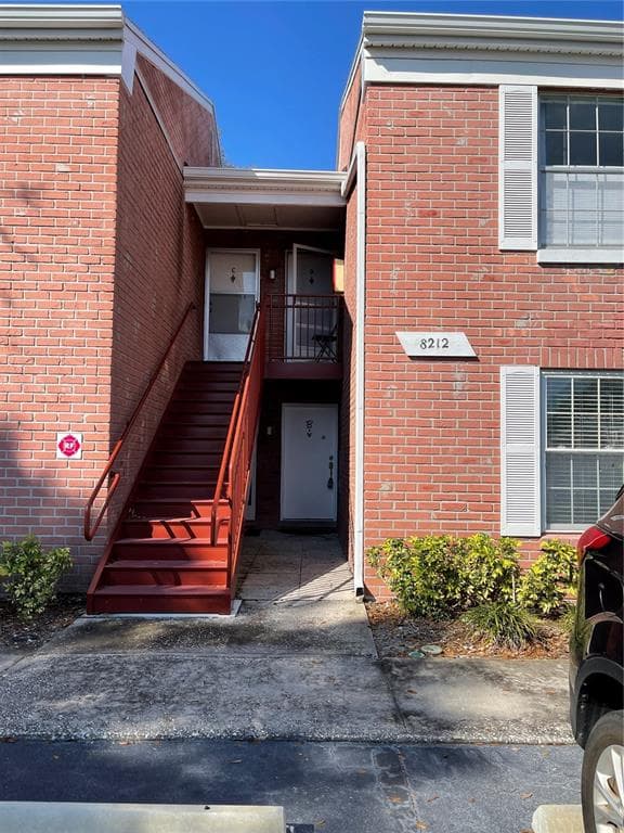 8212 11TH STREET N UNIT B ST PETERSBURG, FL 33702