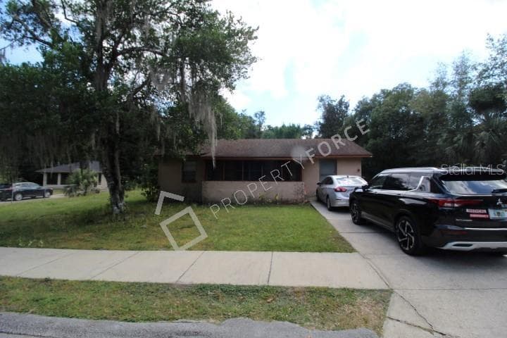 636 W HUBBARD AVENUE DELAND, FL 32720