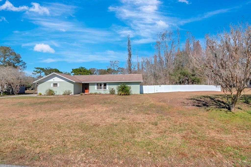 17933 EAGLE LANE LUTZ, FL 33558