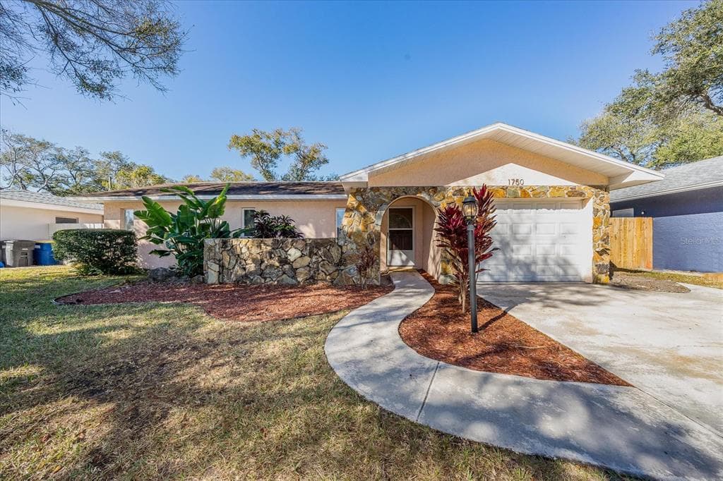 1750 RAGLAND AVENUE CLEARWATER, FL 33765