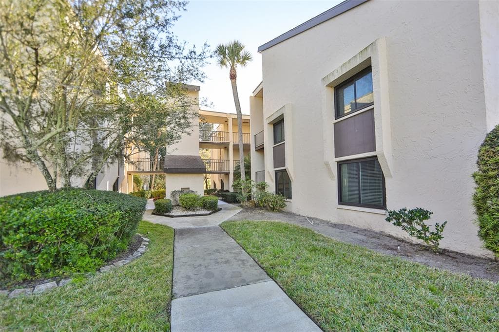 2211 BELLEAIR ROAD UNIT D4 CLEARWATER, FL 33764