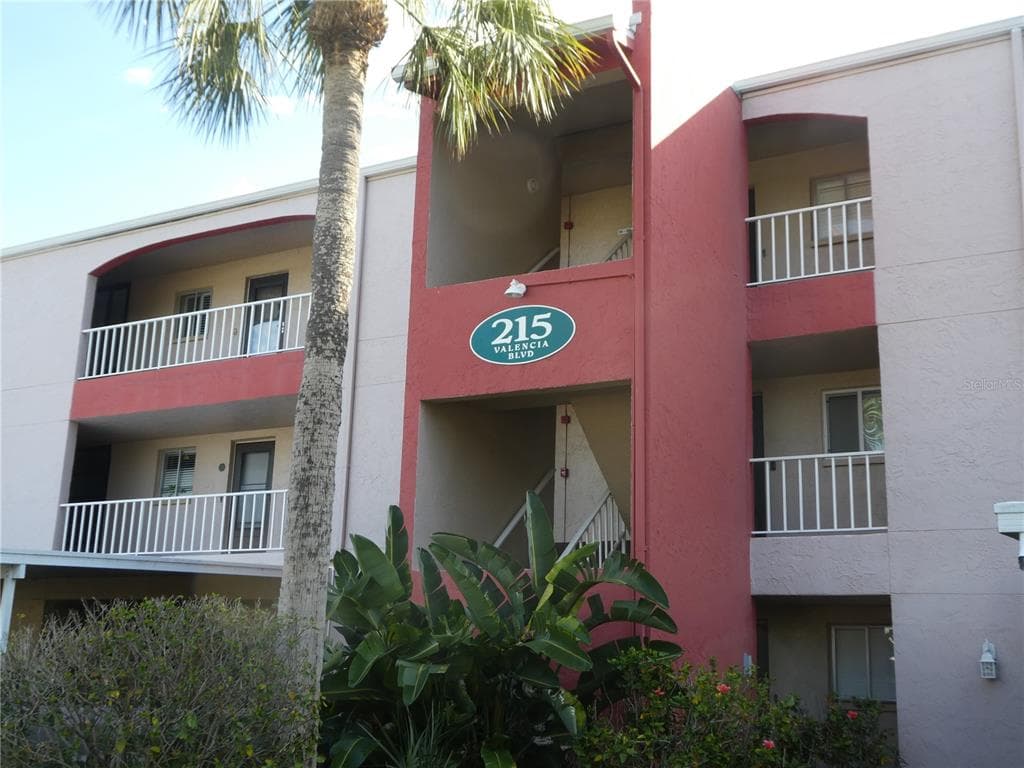 215 VALENCIA BOULEVARD UNIT 201 LARGO, FL 33770