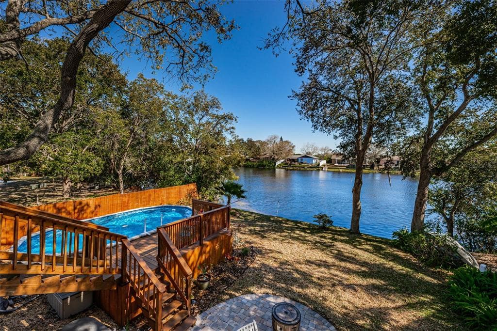 909 LYNNLEA LANE TARPON SPRINGS, FL 34689