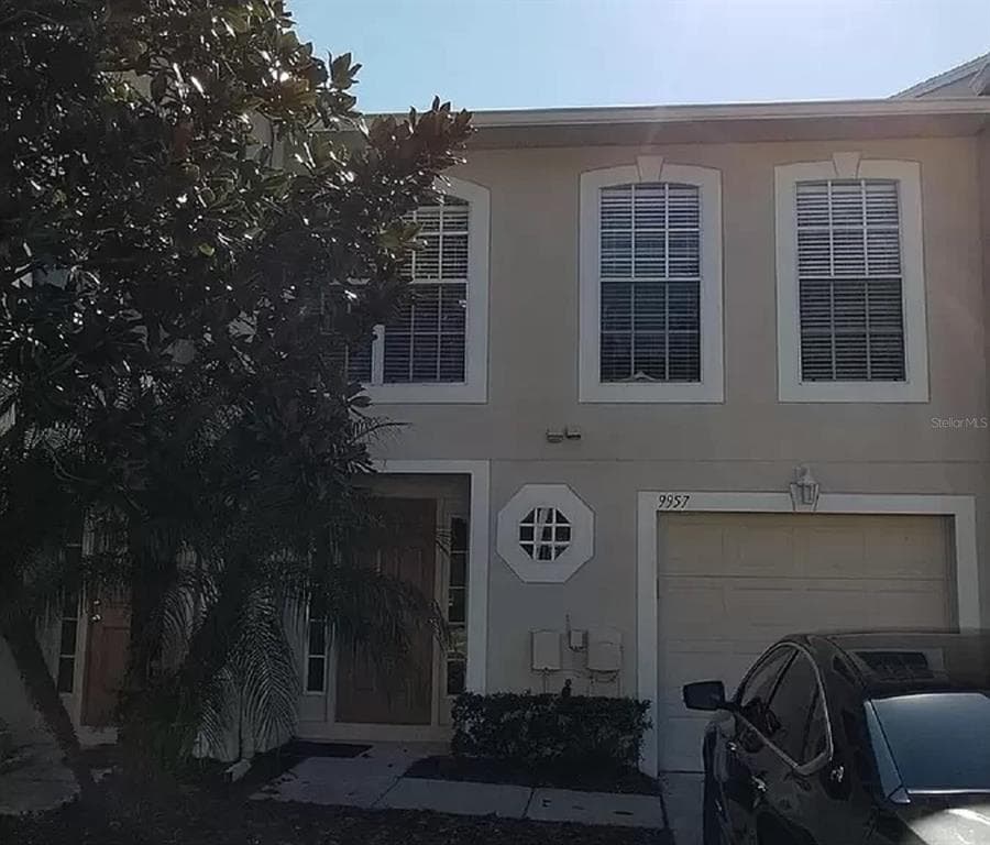 9957 ASHBURN LAKE DRIVE TAMPA, FL 33610