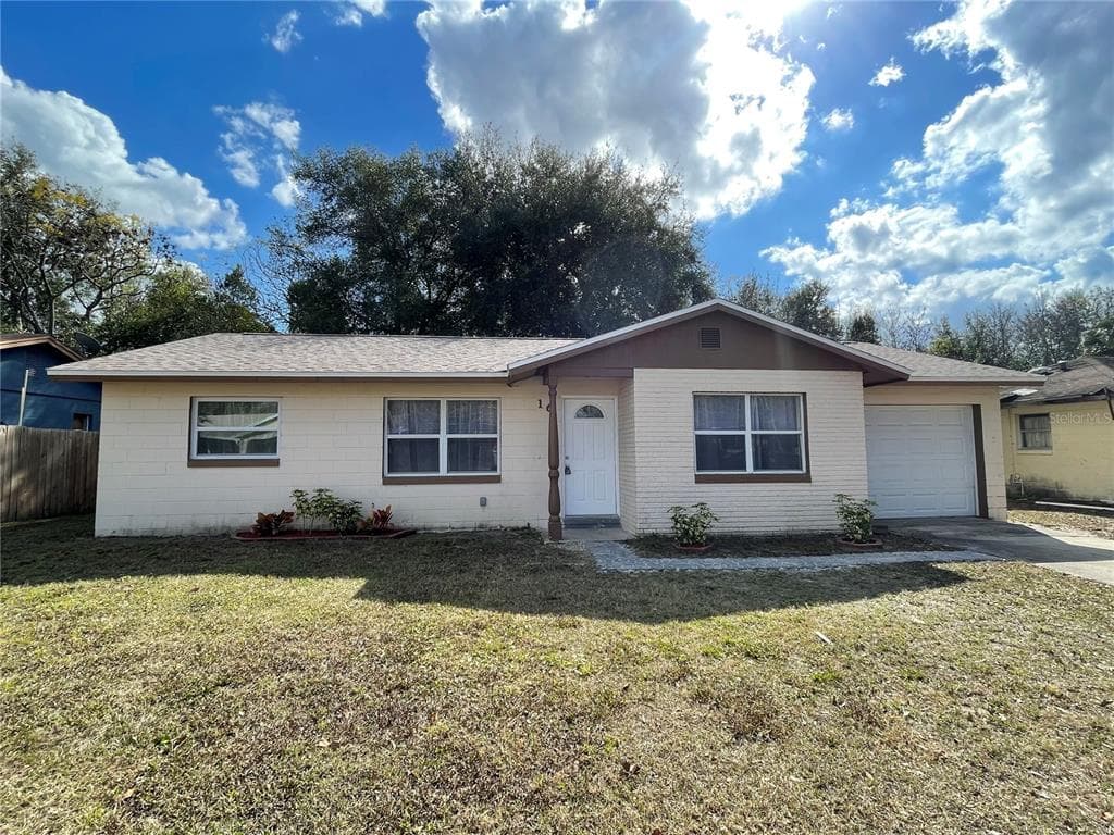 16 E HAMMON DRIVE APOPKA, FL 32703