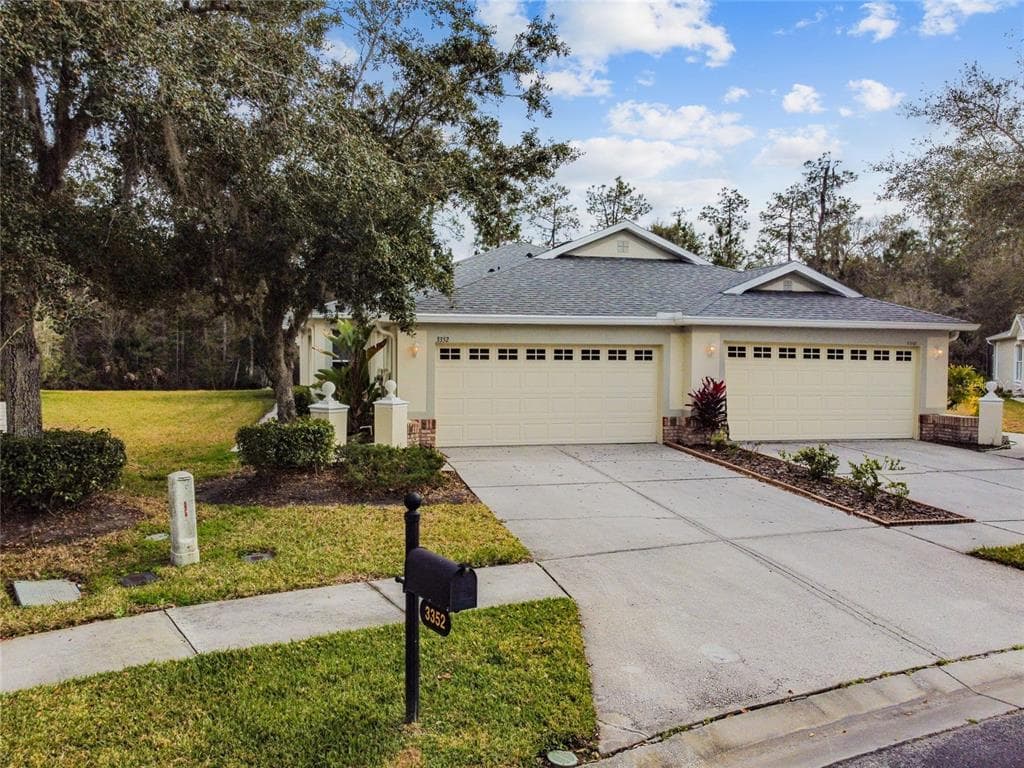 3352 CHAPEL CREEK CIRCLE WESLEY CHAPEL, FL 33544