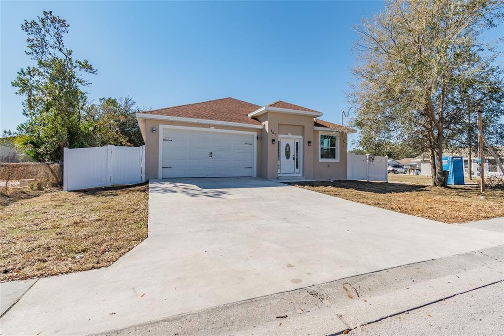 707 SE 4TH STREET MULBERRY, FL 33860