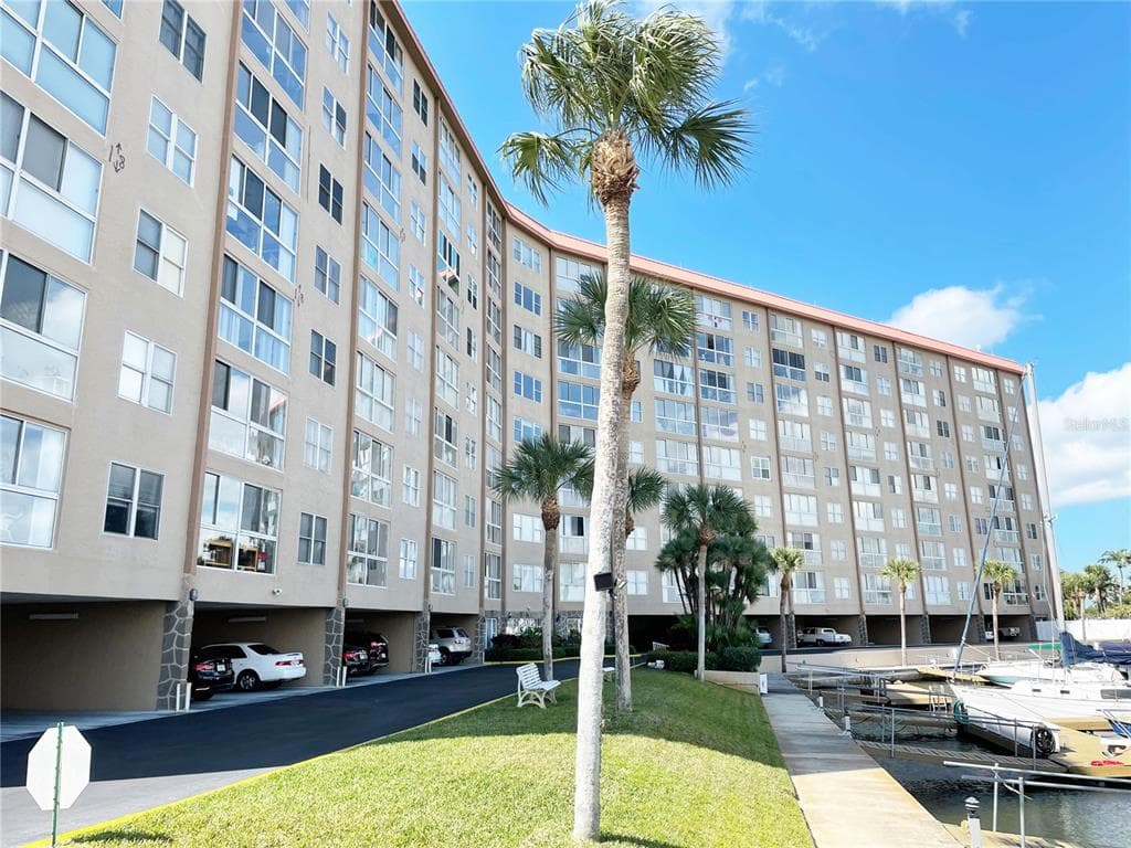 4939 FLORAMAR TERRACE UNIT 605 NEW PORT RICHEY, FL 34652