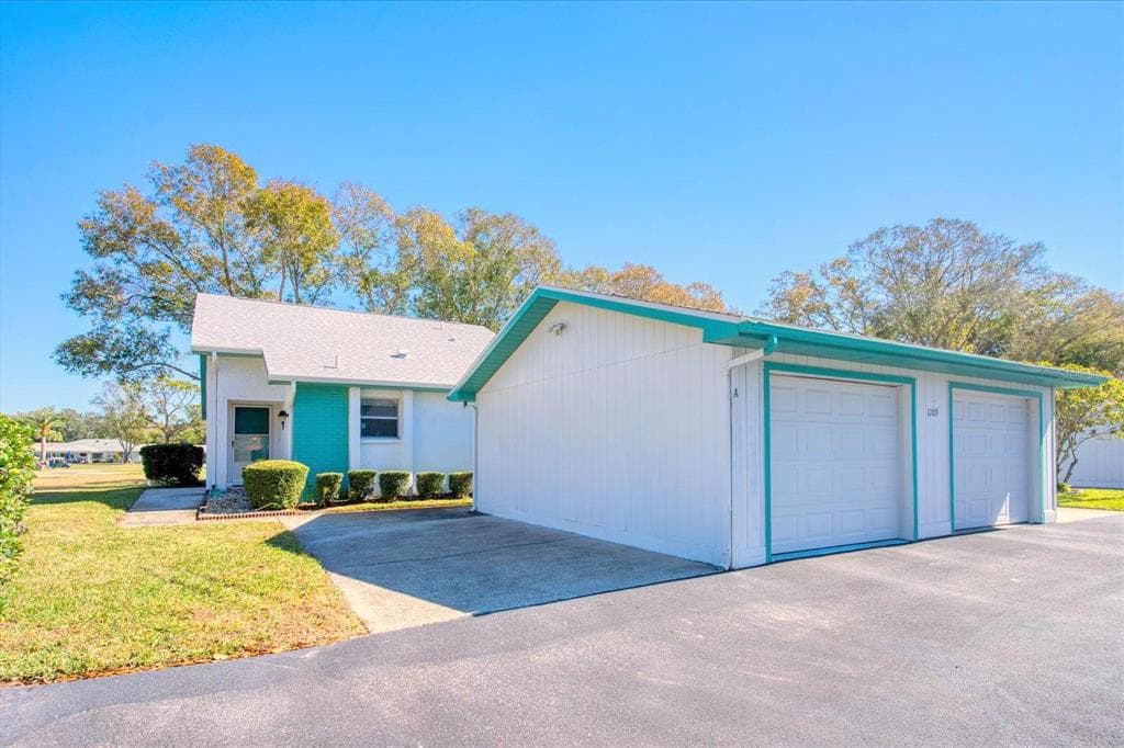 1109 TARTAN DRIVE UNIT A PALM HARBOR, FL 34684