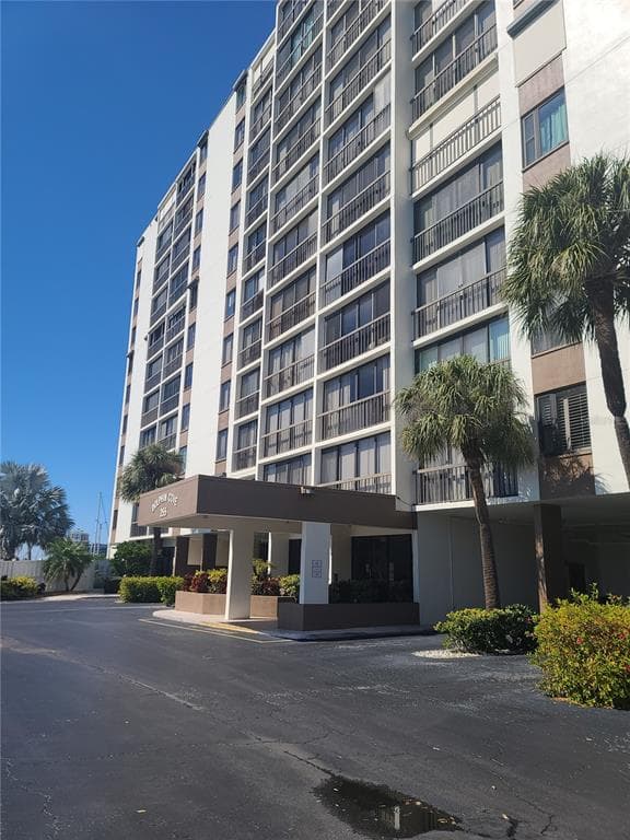 255 DOLPHIN POINT UNIT 804 CLEARWATER, FL 33767