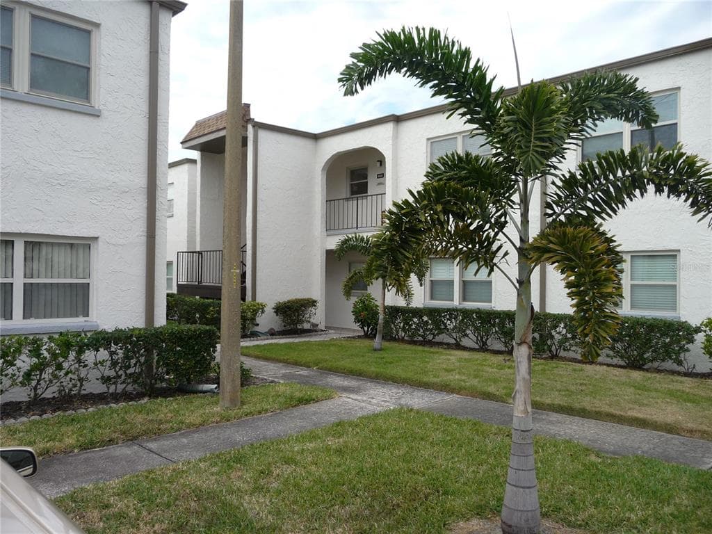 7701 STARKEY ROAD UNIT 512 SEMINOLE, FL 33777