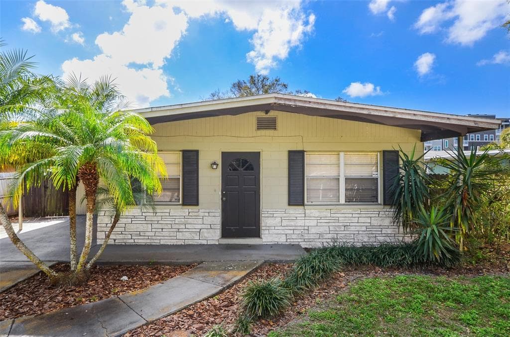 4608 W PEARL AVENUE TAMPA, FL 33611