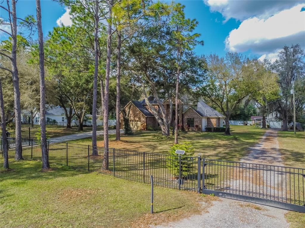915 BRIGGETT LANE