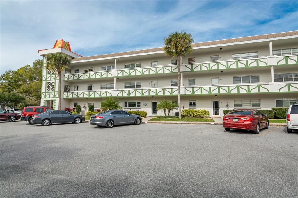 2470 RHODESIAN DRIVE UNIT 4 CLEARWATER, FL 33763