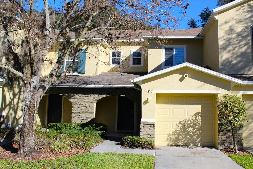 10910 KENSINGTON PARK AVENUE RIVERVIEW, FL 33578
