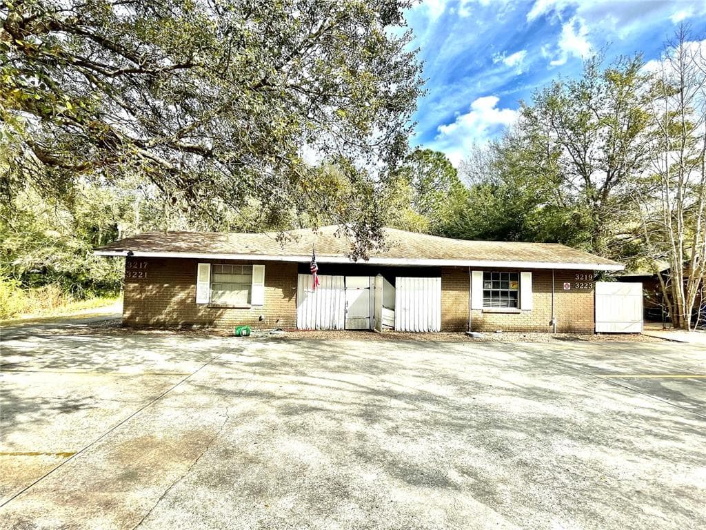 3217 BLOOMINGDALE VILLAS COURT
