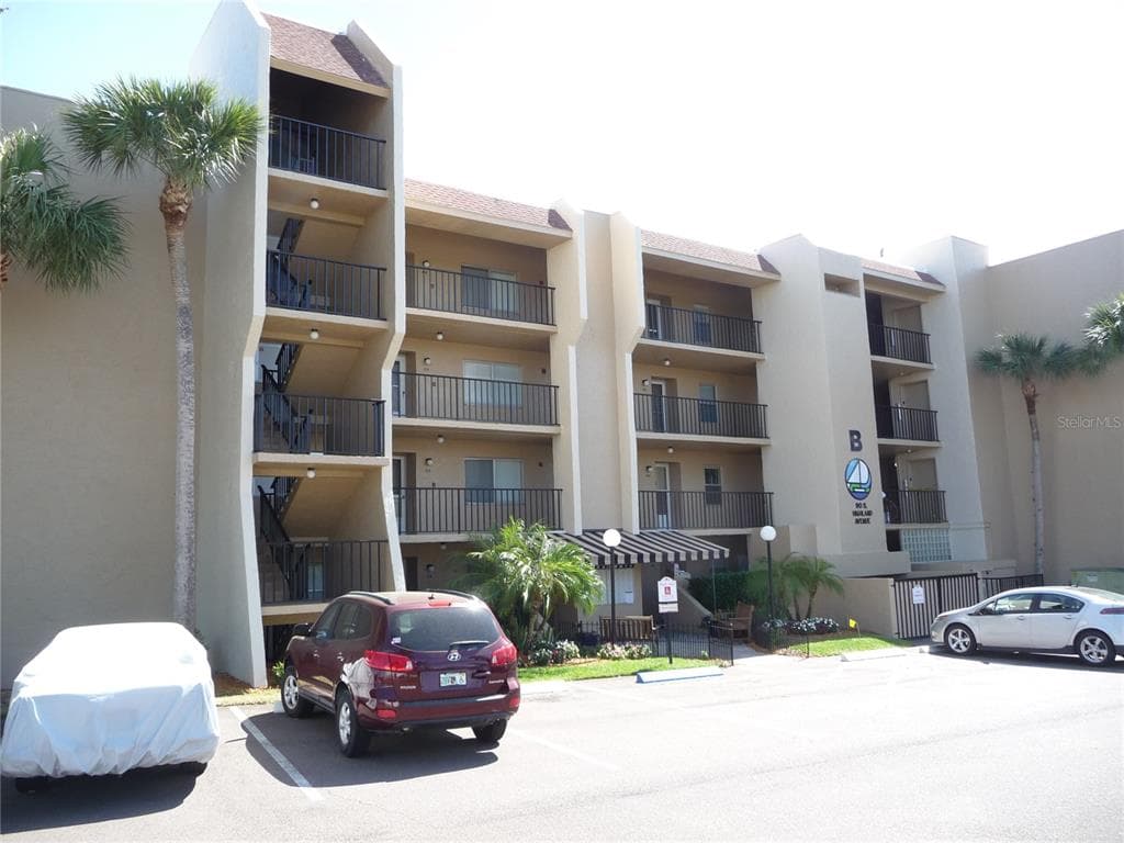 90 S HIGHLAND AVENUE UNIT 321 TARPON SPRINGS, FL 34689
