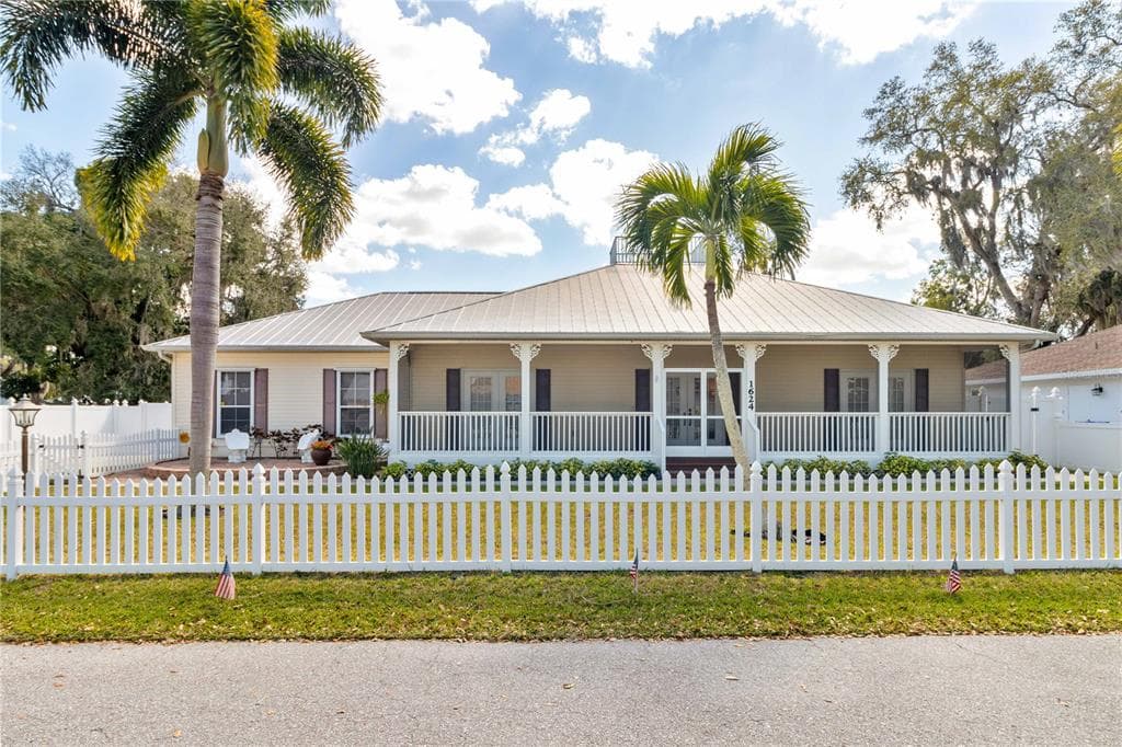 1624 1ST AVENUE E BRADENTON, FL 34208