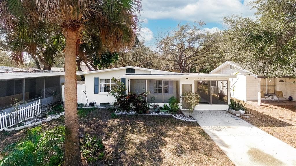 25 6TH AVE SE LARGO, FL 33771