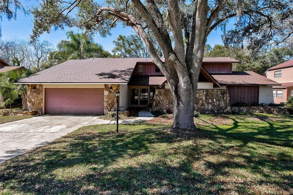 2434 INDIAN OAK COURT PALM HARBOR, FL 34683