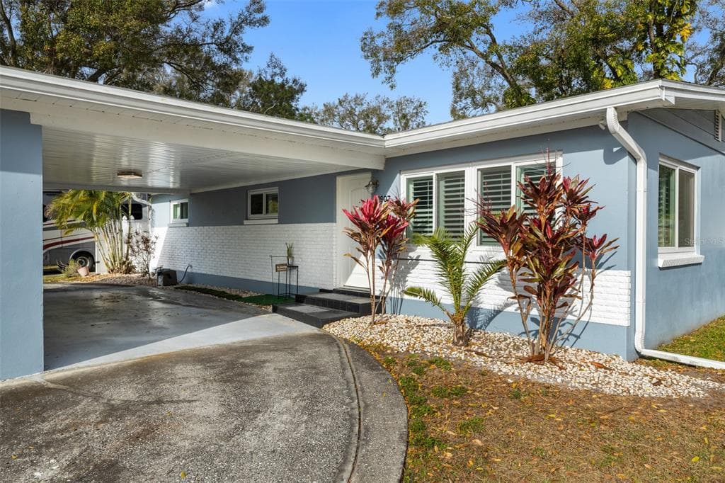 1907 W SAINT ISABEL STREET TAMPA, FL 33607